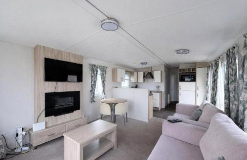 Stunning 8 Berth Caravan With Decking, Ref 71012P - Photo 11