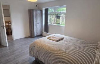 The Calvers - Contractor ready 4-bed house parking, fast WIFI & smart TVs by Hosterooo - Foto 5