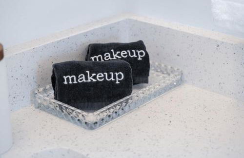 New-Dog Friendly,Hot Tub, Fire-pit, 1 mile to DTWN - Foto 48