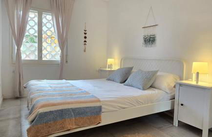 Bright Apartment with Two Balconies and a Seaside Pool - Foto 15