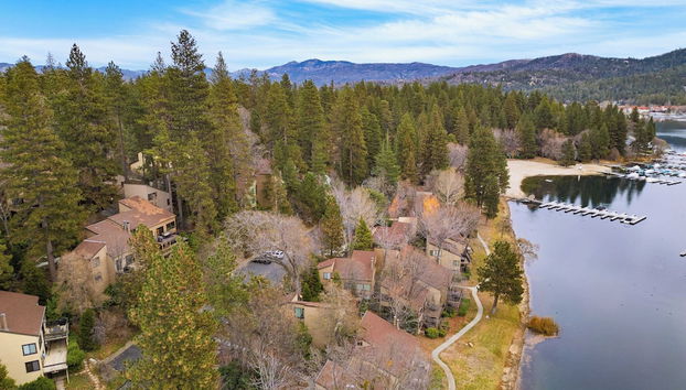 Arrowhead Lakeside Escape by Avantstay 3min Walk to Lake, Private Beach Access - Photo 5, Interior