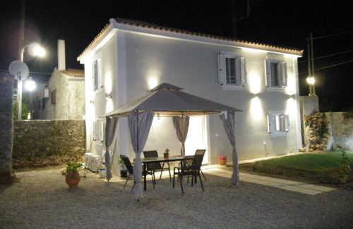 Vikou House - Nestled in One of Zakynthos Oldest Villages A Tranquil Retreat Close to Renowned Beaches Offering Authentic Zakynthian Hospitality By Villa Mana Gers - Foto 2