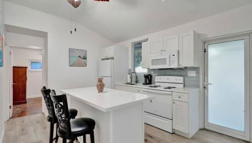 Tropical Oasis 2BR w Pool - Foto 4