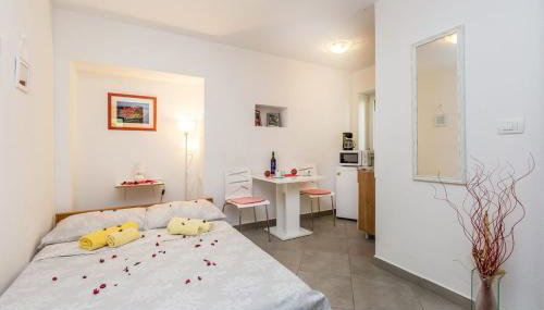 Studio apartman u kući s bazenom - Foto 5