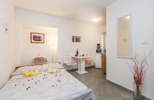 Studio apartman u kući s bazenom - Foto 5
