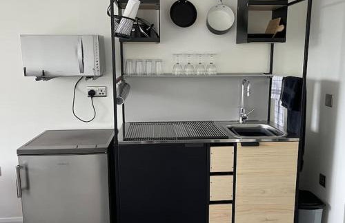 Studio apartment in Harefield - Photo 8