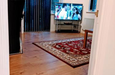 Oaklawn Apartment - Sleeps 4 Parking & Garden - Photo 69