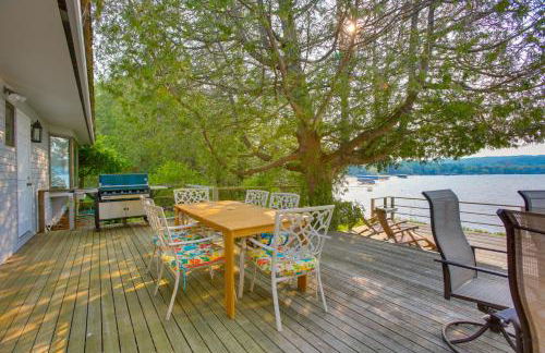 2 Living Areas, Tennis! Waterfront Suttons Bay Gem - Foto 30