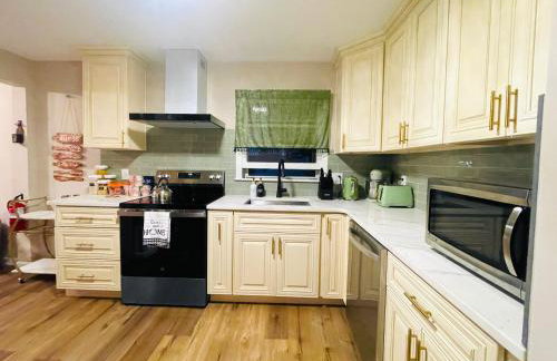 Private Estate, walk to Princeton downtown, 3 Bedrooms, 2 Bath, with Free Parking - Photo 15