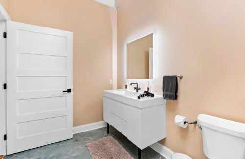 KING First Floor Sleep8 4Beds 2BA Swepson Escape - Foto 47