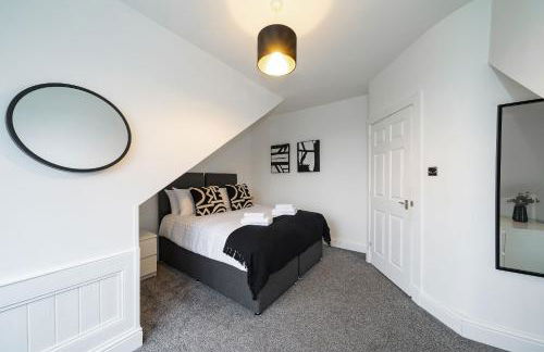 Serviced Apartment Near Glasgow Airport and Hospital with Free Parking Long Stays Available - Foto 7