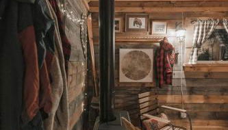 Cozy Log Cabin with an Indoor Fireplace Located on 70 Forested Acres in Leicester, Vermont - Foto 5