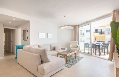 In front of SEA & CENTER - Foto 42