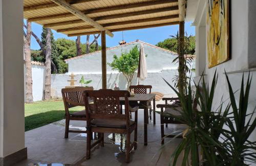 Villa andaluza relax y playa en entorno tranquilo - Foto 2