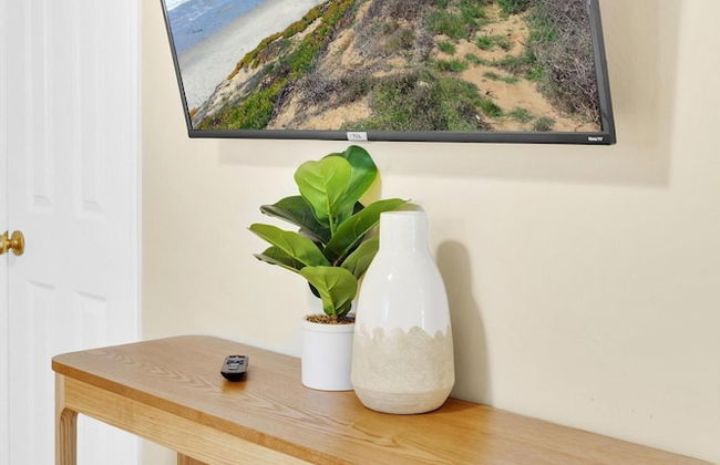 Designer Coastal Paradise w Pool - Steps to Beach - Foto 35