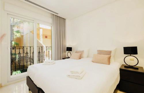 Luxury seaview apartment in Marbella located in a secure gated community with swimming pool and large terrace Perfect for families visiting Marbella and Puerto Banús - Foto 4