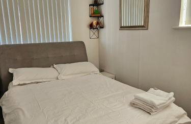 Willow Retreat - House in Burbage- Sleeps2- Garden - Photo 12