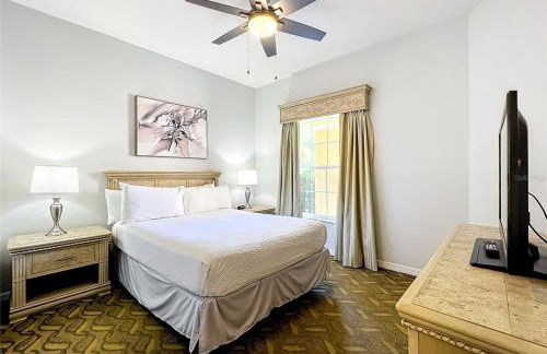 Spacious 3 Bed 3 Bath Luxury Condo 5 min from Disney - Photo 16