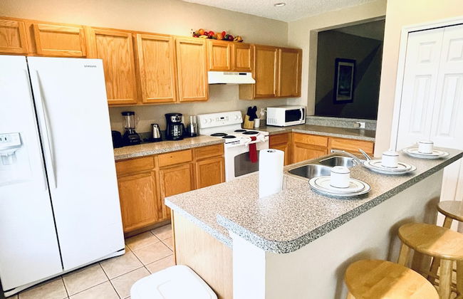 Lakeside Community, Pools, and More! - Photo 2