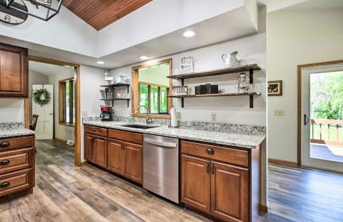 Family Home with Deck, Yard, Dock on Rock River - Foto 10