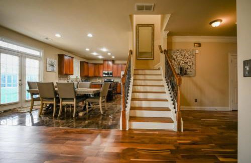 Modern 5BR Retreat with Office Fully Furnished - Foto 28