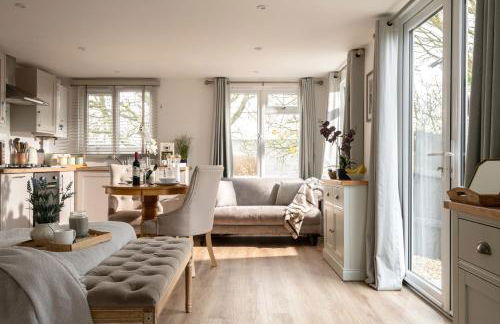 Meadow Cottage - Secluded Woodland Cottage with Private Hot Tub - Photo 4