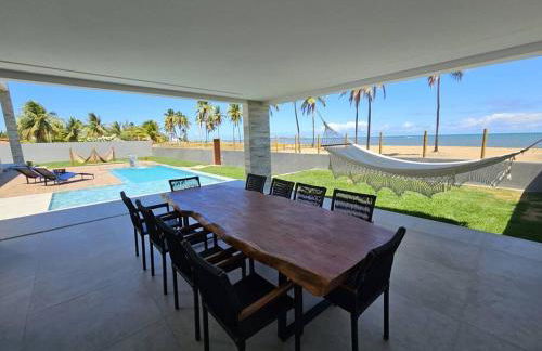 Piscina aquecida, 5 suítes e pé na areia com vista espetacular!! - Photo 27