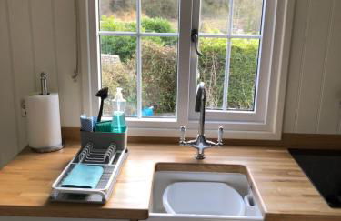 Green Valley, Cotswold stay with hamper - Photo 3