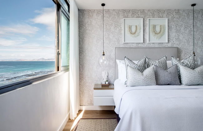 Magical Apartment w Uninterrupted Ocean Views Mouille Views - Photo 2