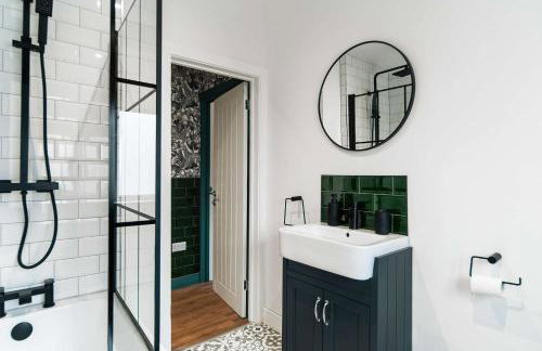 Luxury Renovated Bungalow with wheel chair access, Hot Tub and Fire Pit - Foto 15