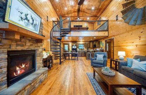 Rustic Family Getaway - Pool Table, Hot Tub, Pets, Great Location - Photo 20