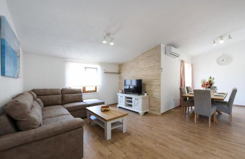 Apartman Magas with private pool - Photo 15