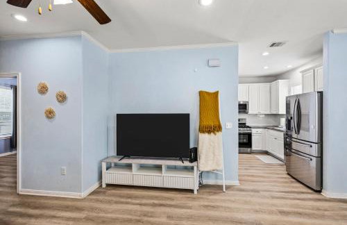 Summer Bliss Walk to Beach Master Suite Bunk Beds Sleeps 9 - Foto 3