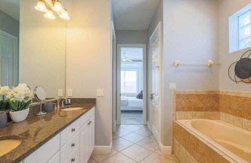 Luxurious Pool Home Overlooking Golf Course - Foto 19