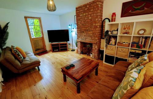 Detached House with Gated Parking in Whalley Range, Near Manchester City Centre - Foto 5