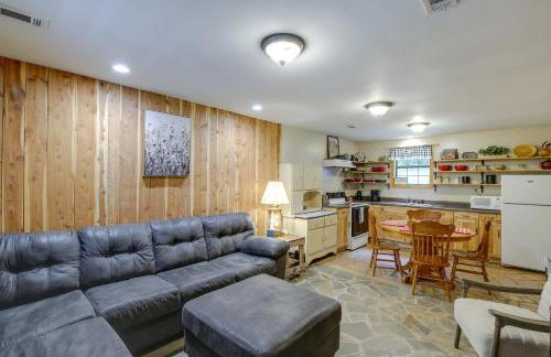 Riverfront Briceville Cabin with Patio and Fire Pit! - Foto 4