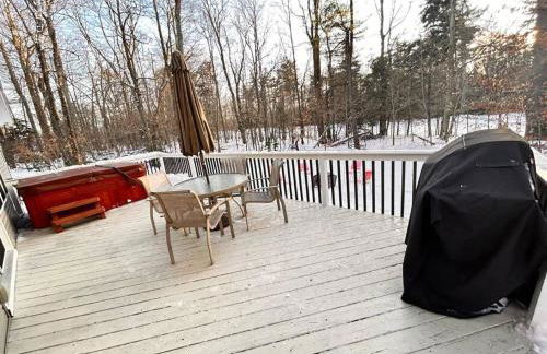 Luxury 4 bedroom house in Pocono Mountains with Hottub in Golf Course Near Lake - Foto 50