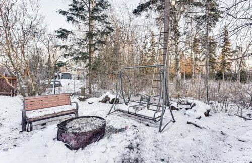 Hike, Ski and Soak! Spacious Anchorage Getaway - Foto 33