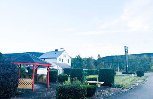 Countryside Home with Rustic Feel in heart of Corning - Foto 2