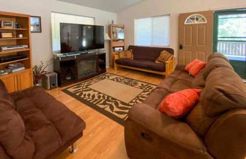 Private 2-Acre Retreat with MTN Views, Walk to River - Foto 3