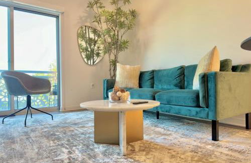 NEW One Bedroom Penthouse, Silver Lake + Parking! - Foto 1
