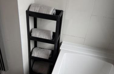 Modern and Comfy 3 Bed Manchester Home near Etihad, Coop Live Arena and Manchester City Centre - Foto 27