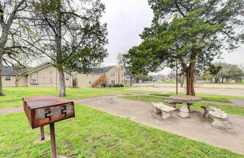 2 Mi to Magnolia Mkt Cozy Retreat with Shared Yard - Foto 25