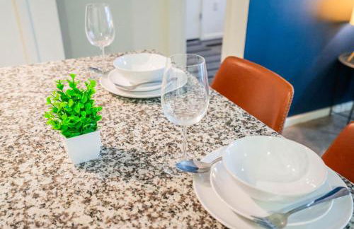 Relaxing 2BD - Central Downtown - Gym, Pool, Parking - Foto 41