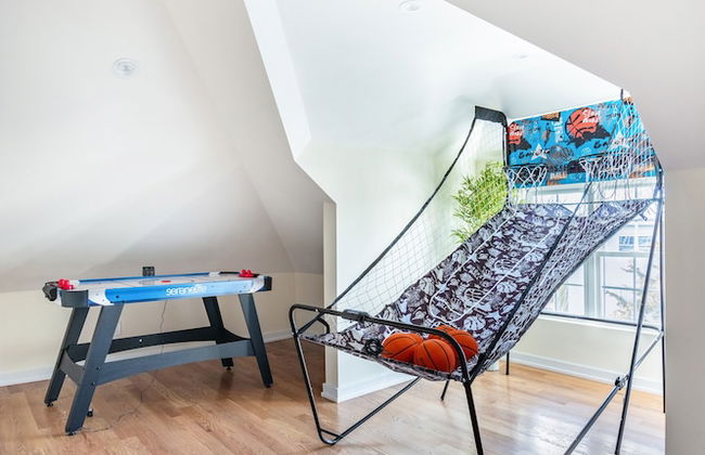 3BR Prime Luxury near NYC w Arcade Room - Foto 11