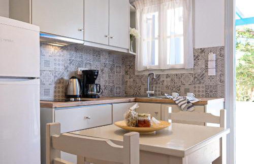 Helen's Minimal Studios & Apartments - Photo 17