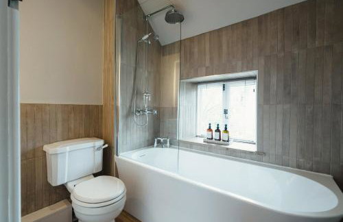 Rose End Cottage, a Luxury Getaway - Photo 14