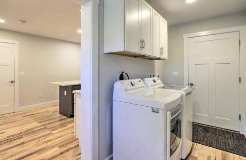 Sun-Dappled Retreat - Walk to Wickaboag Lake! - Foto 30