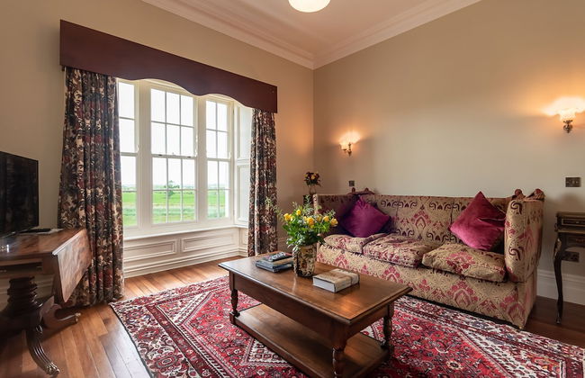 8 Bedroomed House Steeped in History - Photo 12