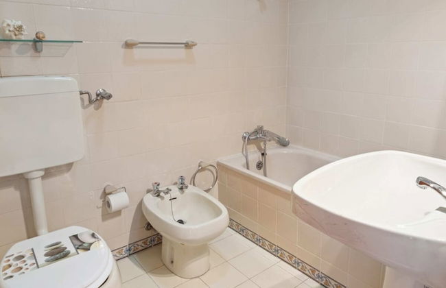 Lovely 2 Bedroom Duplex Apt w Terrace in Cascais - Photo 17